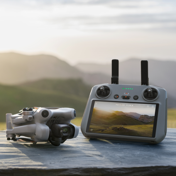 DJI Mini 4 Pro (Combo Plus) con DJI RC 2 (control con pantalla